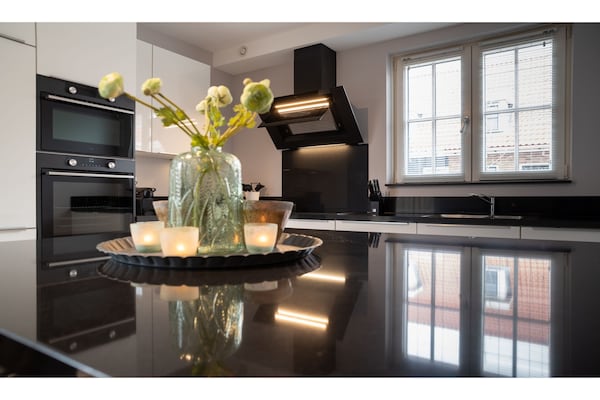 Foto van Villa in Zeeland met Jacuzzi en Sauna - Vakantiehuis in Colijnsplaat - Kitchen