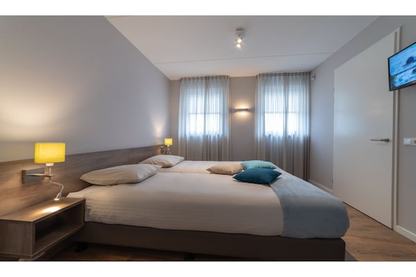 Foto van Villa in Zeeland met Jacuzzi en Sauna - Vakantiehuis in Colijnsplaat - BedRoom