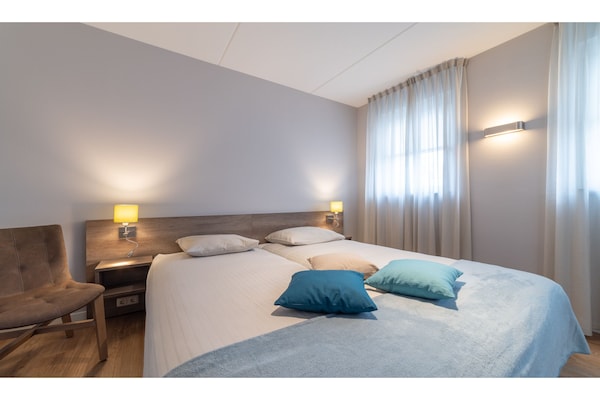 Foto van Villa in Zeeland met Jacuzzi en Sauna - Vakantiehuis in Colijnsplaat - BedRoom