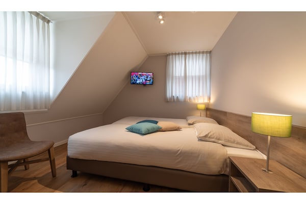 Foto van Villa in Zeeland met Jacuzzi en Sauna - Vakantiehuis in Colijnsplaat - BedRoom
