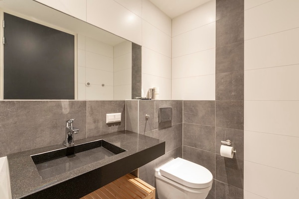 Foto van Suite De Uitwaayer voor 2 personen - Vakantiehuis in Sint Maartensvlotbrug - BathRoom