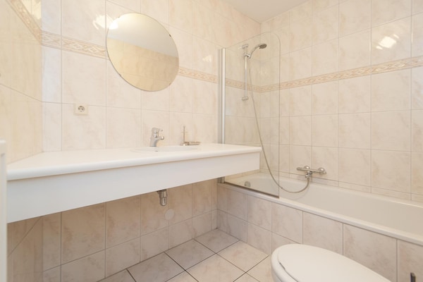 Foto van Appartement aan de kust met duinzicht - Vakantiehuis in Callantsoog - BathRoom