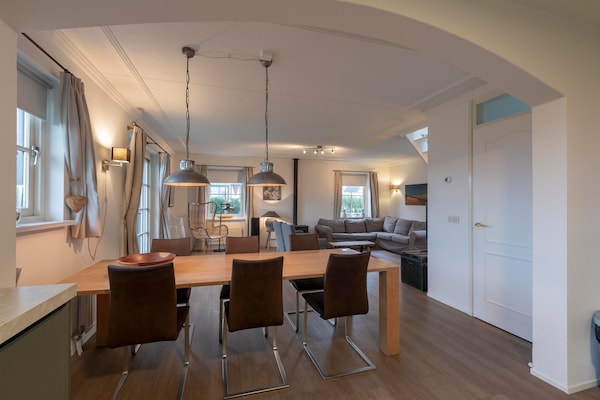 Foto van Villa in Callantsoog bij Strand en Duinen - Vakantiehuis in Callantsoog - DiningRoom