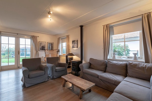 Foto van Villa in Callantsoog bij Strand en Duinen - Vakantiehuis in Callantsoog - LivingRoom