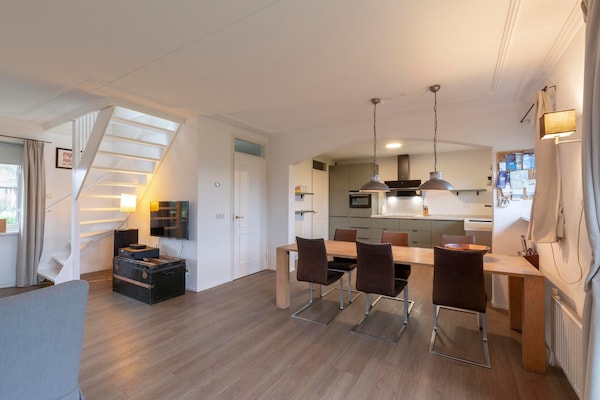 Foto van Villa in Callantsoog bij Strand en Duinen - Vakantiehuis in Callantsoog - DiningRoom