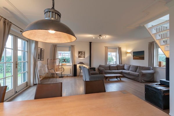 Foto van Villa in Callantsoog bij Strand en Duinen - Vakantiehuis in Callantsoog - LivingRoom