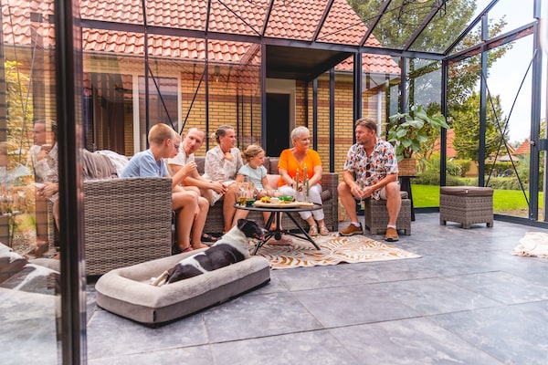 Foto van Ruime groepswoning voor 14 personen met twee vissteigers nabij het IJsselmeer - TerraceBalcony
