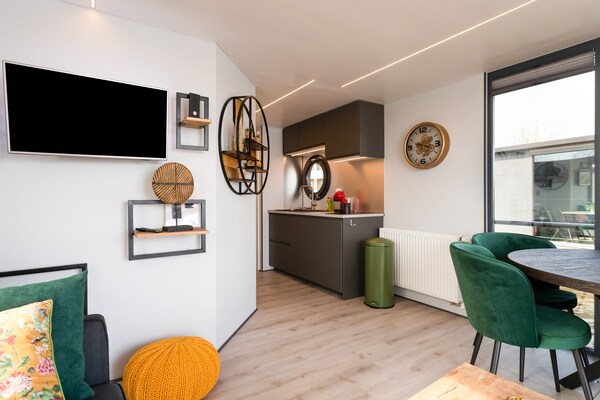 Foto van Prachtige woonboot in de jachthaven van Volendam - Vakantiehuis in Volendam - Kitchen