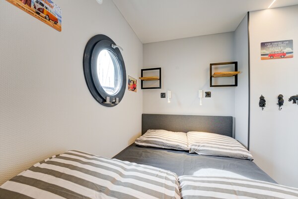 Foto van Prachtige woonboot in de jachthaven van Volendam - Vakantiehuis in Volendam - BedRoom