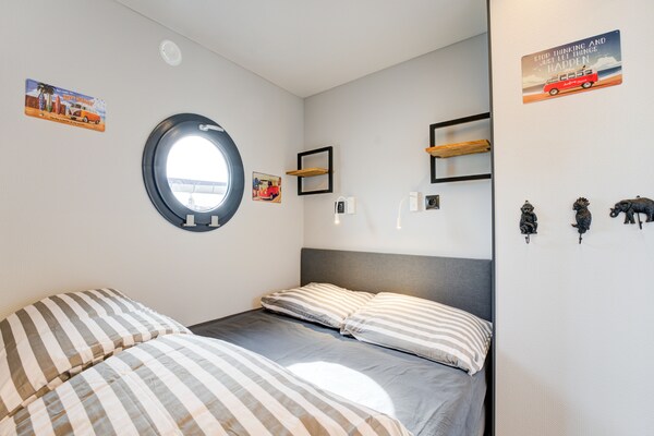 Foto van Prachtige woonboot in de jachthaven van Volendam - Vakantiehuis in Volendam - BedRoom