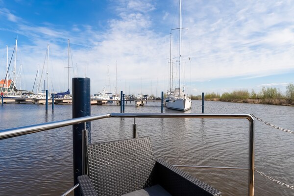 Foto van Prachtige woonboot in de jachthaven van Volendam - Vakantiehuis in Volendam - ViewSummer