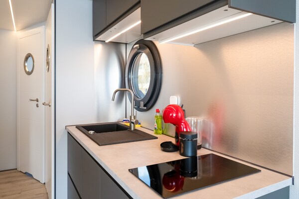 Foto van Prachtige woonboot in de jachthaven van Volendam - Vakantiehuis in Volendam - Ambiance