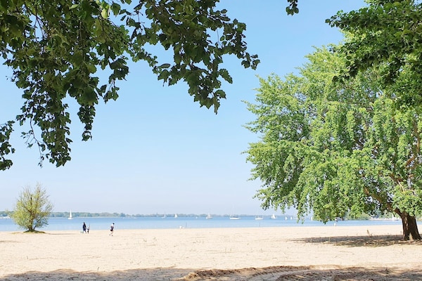 Foto van Chalet aan het water voor 4 in de jachthaven - Vakantiehuis in Almere - AreaSummer1KM
