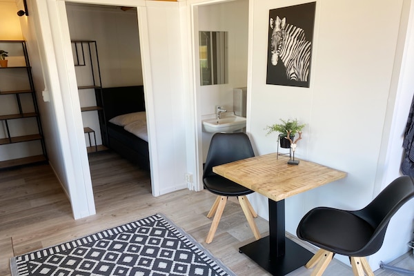 Foto van Chalet aan het water voor 4 in de jachthaven - Vakantiehuis in Almere - DiningRoom