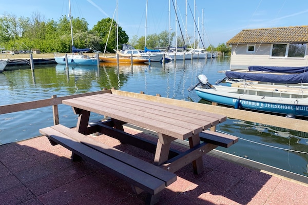 Foto van Chalet aan het water voor 4 in de jachthaven - Vakantiehuis in Almere - TerraceBalcony