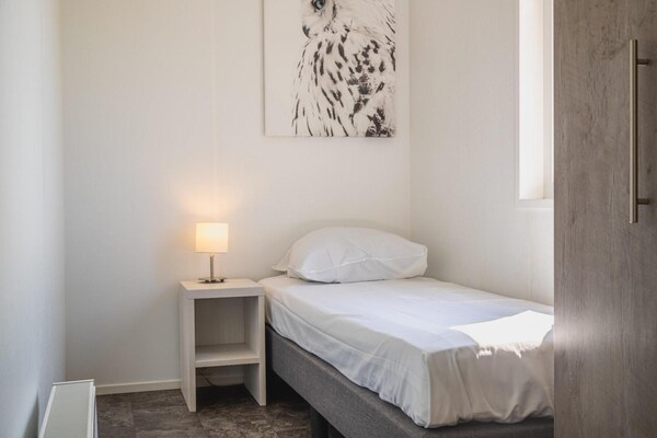 Foto van Natuuruitstapje met huisdieren in Drenthe - Vakantiehuis in West-Graftdijk - BedRoom