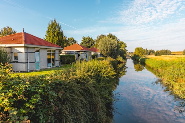 Foto van Wellnesswoning voor 4 personen met vissteiger nabij het IJsselmeer - AreaSummer1KM