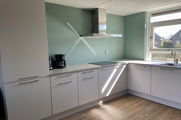 Foto van Watervilla met infraroodsauna en jacuzzi - Vakantiehuis in Medemblik - Kitchen