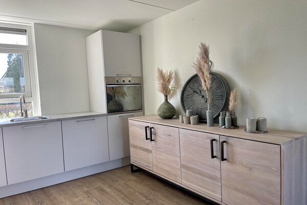 Foto van Watervilla met infraroodsauna en jacuzzi - Vakantiehuis in Medemblik - Kitchen