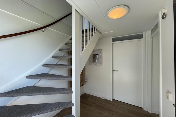 Foto van Watervilla met infraroodsauna en jacuzzi - Vakantiehuis in Medemblik - Landing