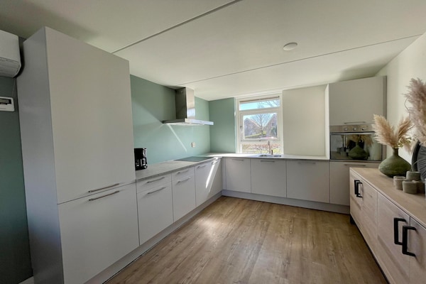 Foto van Watervilla met infraroodsauna en jacuzzi - Vakantiehuis in Medemblik - Kitchen