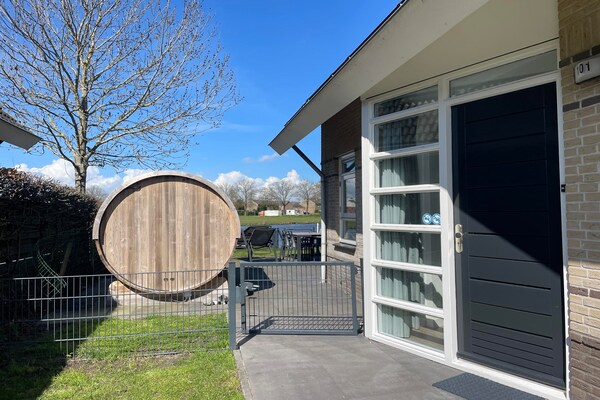 Foto van Watervilla met infraroodsauna en jacuzzi - Vakantiehuis in Medemblik - Facilities