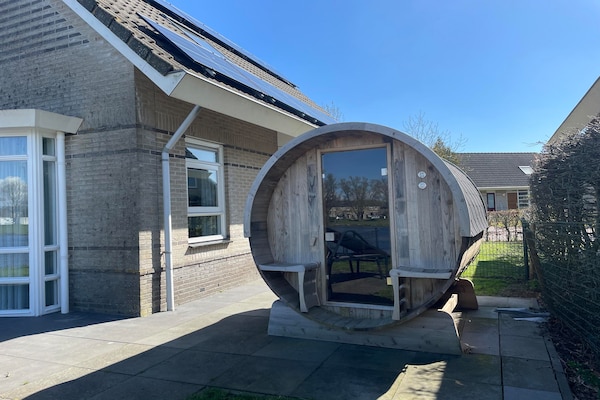 Foto van Watervilla met infraroodsauna en jacuzzi - Vakantiehuis in Medemblik - Facilities