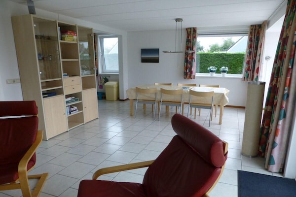 Foto van Bungalow voor 6 personen, vlakbij het strand - Vakantiehuis in Sint Maartenszee - LivingRoom