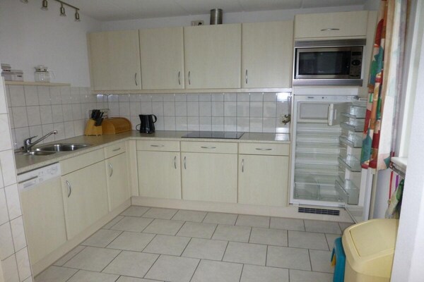 Foto van Bungalow voor 6 personen, vlakbij het strand - Vakantiehuis in Sint Maartenszee - Kitchen