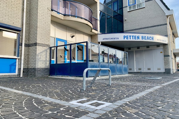 Foto van Appartement in Petten bij het Strand - Vakantiehuis in Petten - ExteriorSummer