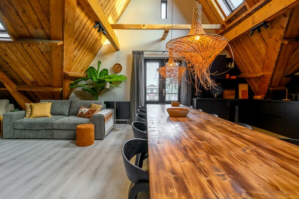 Foto van Prachtige groeps loft met sauna nabij strand zee - Vakantiehuis in Julianadorp - DiningRoom