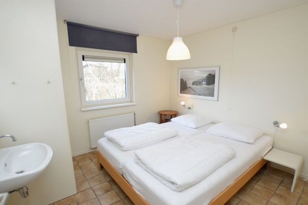 Foto van Bungalow in Den Burg met zwembad - Vakantiehuis in Den Burg - Untagged