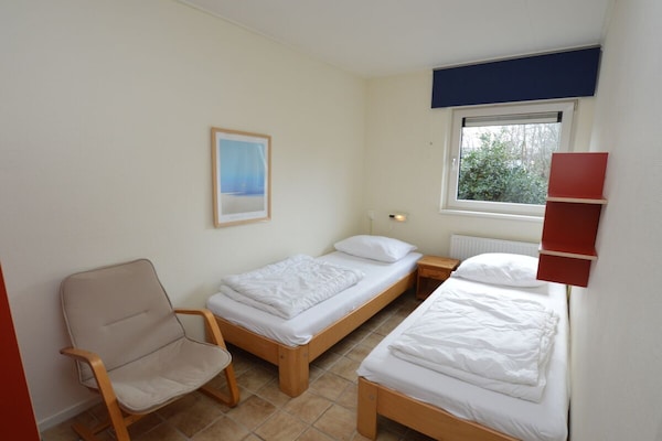 Foto van Bungalow in Den Burg met zwembad - Vakantiehuis in Den Burg - Untagged