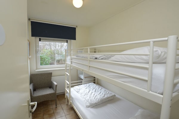 Foto van Bungalow in Den Burg met zwembad - Vakantiehuis in Den Burg - Untagged