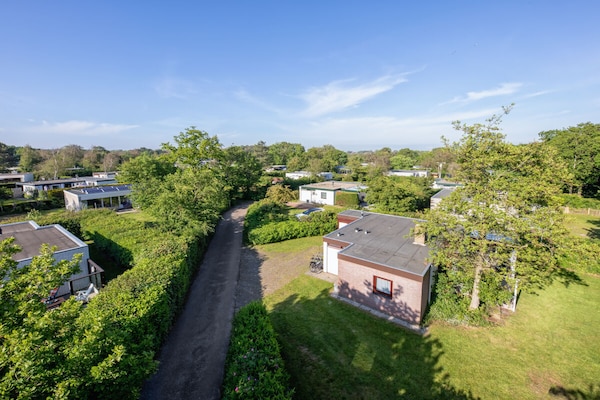 Foto van Bungalow in Den Burg met zwembad - Vakantiehuis in Den Burg - Untagged