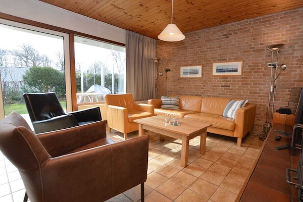 Foto van Bungalow in Den Burg met zwembad - Vakantiehuis in Den Burg - Untagged