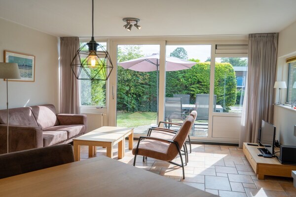 Foto van Bungalow in Den Burg met zwembad - Vakantiehuis in Den Burg - Untagged