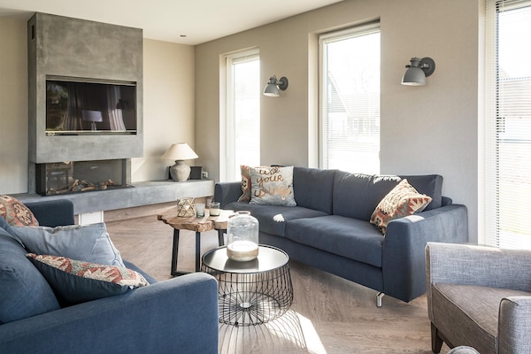 Foto van Moderne villa met een privéterras in De Cocksdorp - LivingRoom