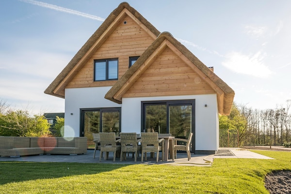 Foto van Moderne villa met een privéterras in De Cocksdorp - ExteriorSummer