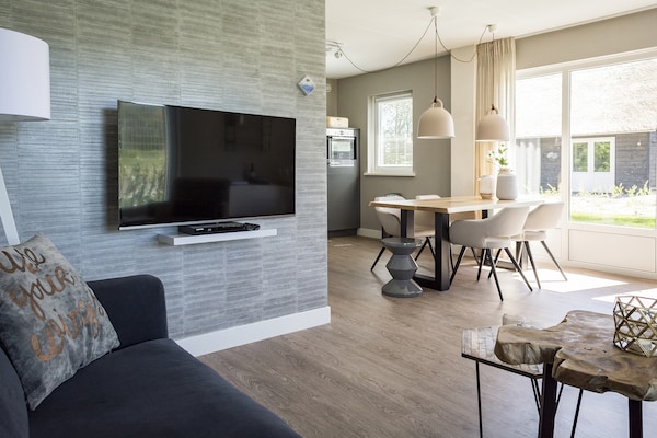 Foto van Comfortabele Texelse Bungalow - Vakantiehuis in De Cocksdorp Texel - LivingRoom