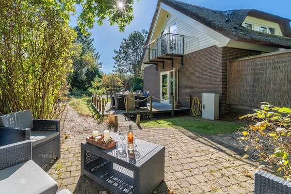 Foto van Zeer sfeervol ingerichte 4-peroons landhuis - Vakantiehuis in Den Burg - GardenSummer