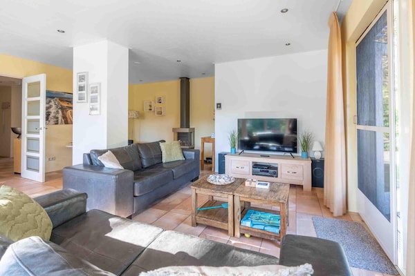 Foto van Zeer sfeervol ingerichte 4-peroons landhuis - Vakantiehuis in Den Burg - LivingRoom