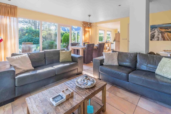 Foto van Zeer sfeervol ingerichte 4-peroons landhuis - Vakantiehuis in Den Burg - LivingRoom