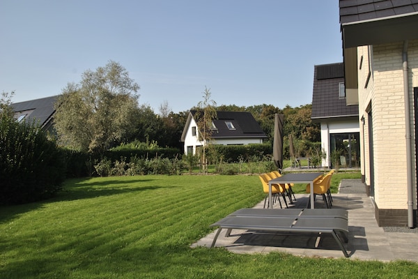 Foto van Bungalow op Texel bij Nationaal Park Duinen - Vakantiehuis in De Koog Texel - GardenSummer