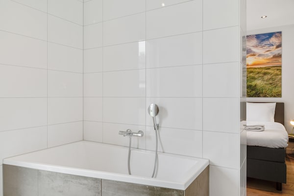 Foto van Bungalow op Texel bij Nationaal Park Duinen - Vakantiehuis in De Koog Texel - BathRoom