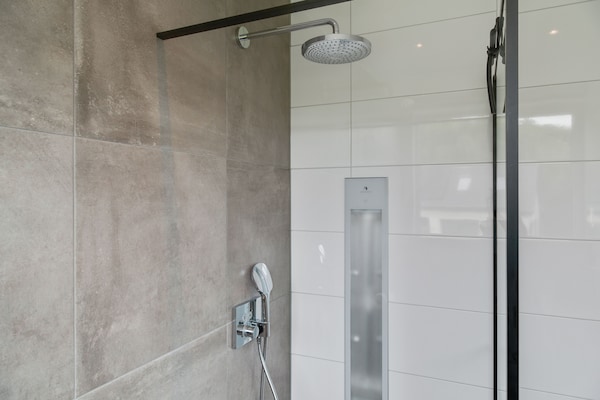 Foto van Bungalow op Texel bij Nationaal Park Duinen - Vakantiehuis in De Koog Texel - BathRoom