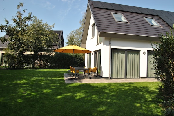 Foto van Bungalow op Texel bij Nationaal Park Duinen - Vakantiehuis in De Koog Texel - TerraceBalcony