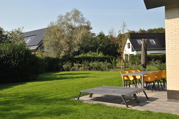 Foto van Bungalow op Texel bij Nationaal Park Duinen - Vakantiehuis in De Koog Texel - GardenSummer