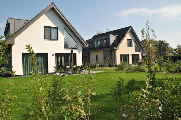 Foto van Bungalow op Texel bij Nationaal Park Duinen - Vakantiehuis in De Koog Texel - ExteriorSummer