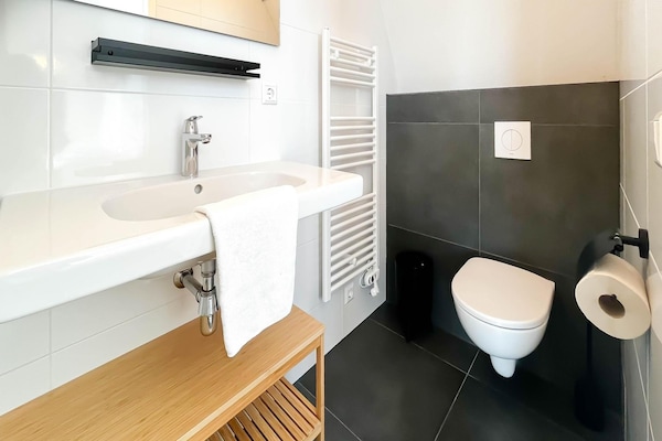 Foto van Woning aan het water met terras voor 6 personen - Vakantiehuis in Uitgeest - BathRoom